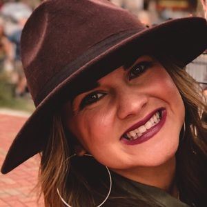 Meet your Posher, Lauren